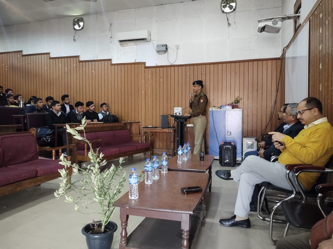 JBUniversityJRH's tweet photo. *Observance of NATIONAL ROAD SAFETY MONTH-2024*
From 15th January to 14th February, 2024.
@DeputyJorhat @MohanMeenaIPS https://t.co/6hGzU8ovyI