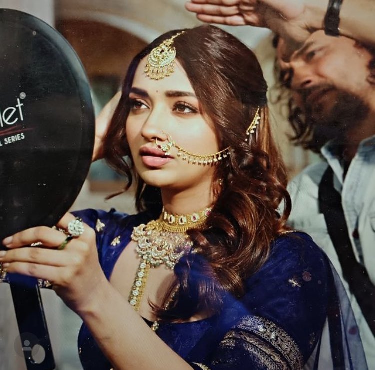 _Enchantado_'s tweet photo. Really happy dt Jiya moved away frm useless drama of bb ott &amp; sm, but pls keep uploading Vlogs atleast once a week &amp; keep attending events, so dt we can see you somewhere 🌻
Major missing  🙁 @heyshankar_
p.s- can't wait for her acting projects to start.
#JiyaShankar
#JKJ
#Abhiya https://t.co/wZ10uiTEgI