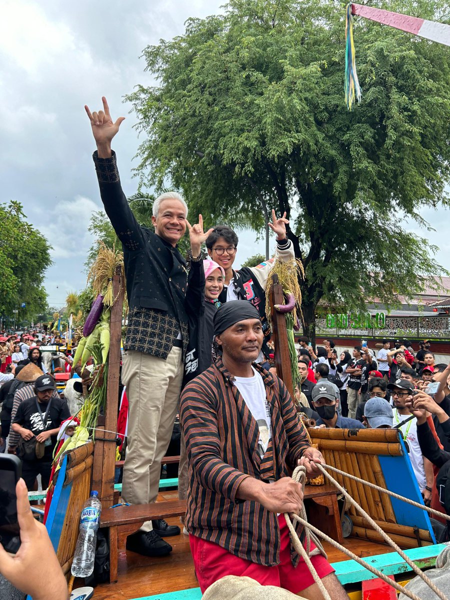 Flowlly7Flowlly's tweet image. *RATUSAN RIBU WARGANYA GIBRAN MENANGKAN GANJAR MAHFUD DI PILPRES*

#GanjarMahfud2024 #kopassos03  #PenyambungEnergiRakyat #GanjarPresidenRakyat #MahfudPembelaRakyat #JkwganTIGAnjar #LebihBaik #KaryaAdalahDoa 
#kita03