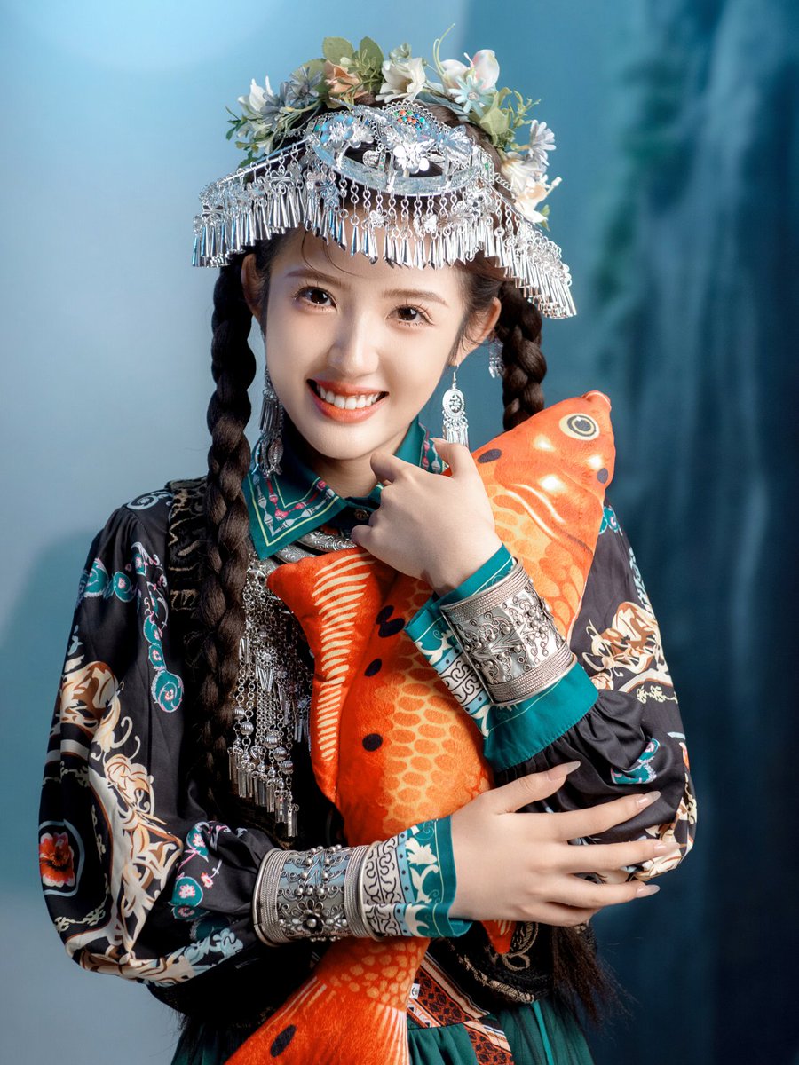 春节 中华民族传统服饰 苗族 ，祝大家年年有鱼哦！ https://t.co/rfuSUDZJDQ
