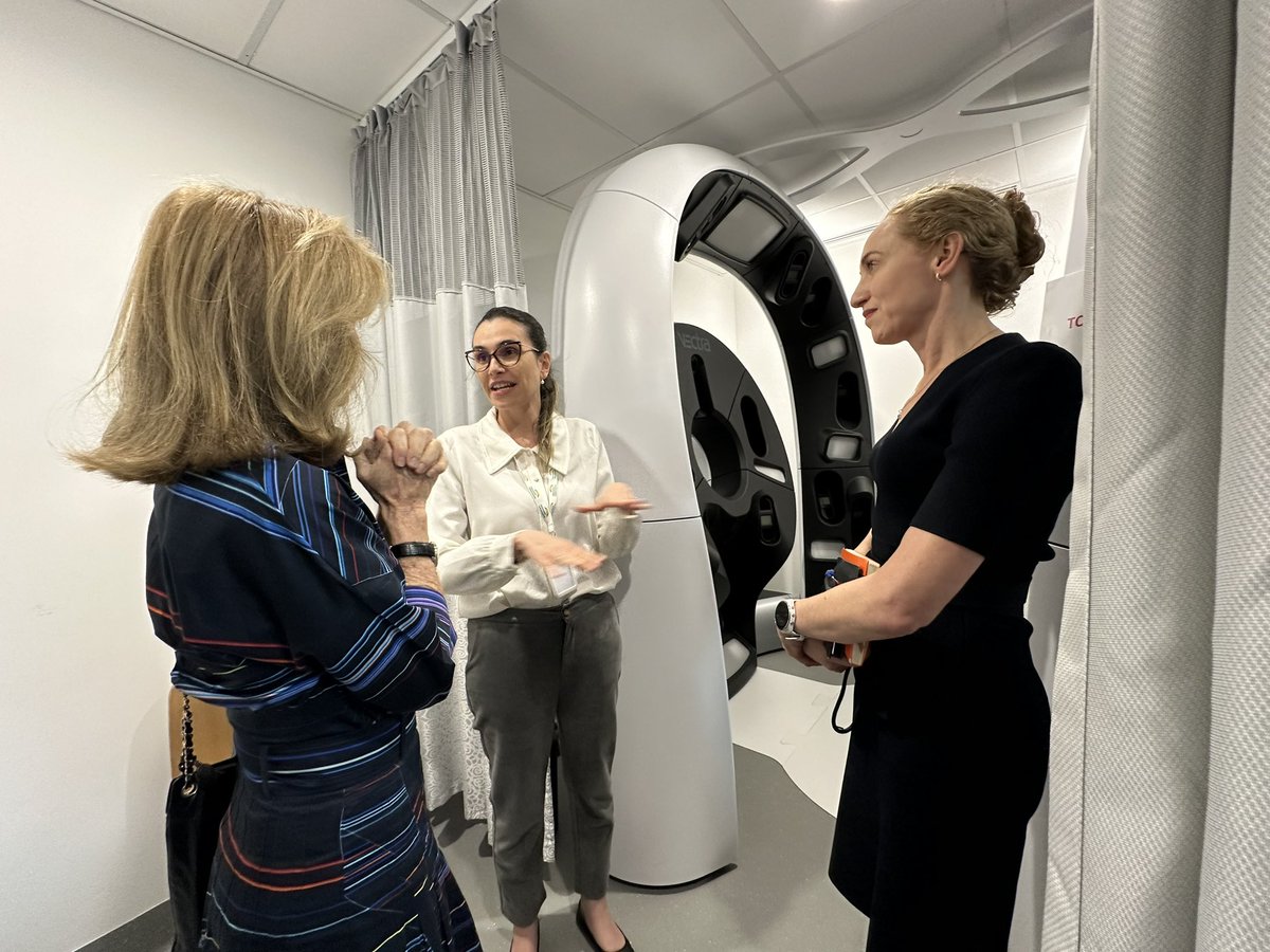 Great to talk to Caroline Kennedy <a href="/USEmbAustralia/">U.S. Embassy Australia</a> about our plans in #cancer research, zero deaths from #melanoma &amp; #brain cancer. Thinking big on cancer, as I did for treatment plan 4 @ProfRScolyerMIA with support from team <a href="/MelanomaAus/">Melanoma Institute Australia</a>. Paradigm-changing drug exploration #GBM