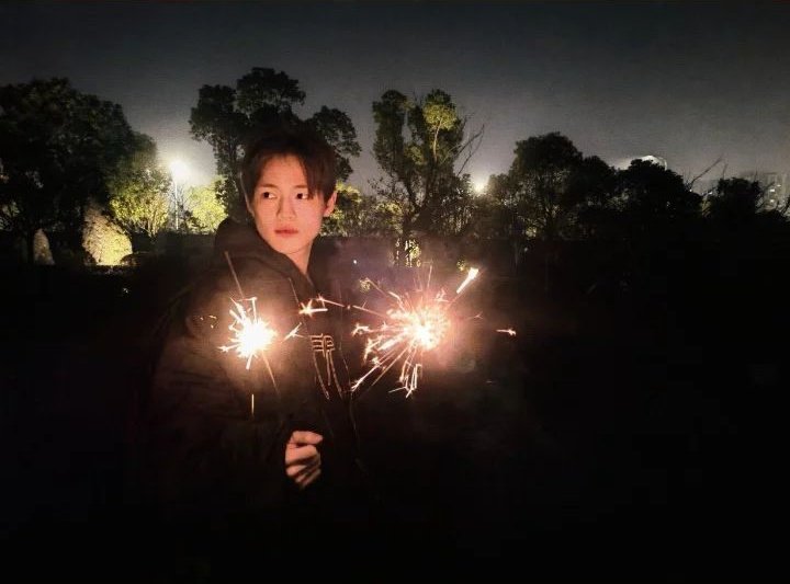 CHENLE_IDN's tweet photo. [#LEIBO_IDN] 100224 #CHENLE

🐬: happy new year everyone ~~~😒 https://t.co/UtZbJqcyvN