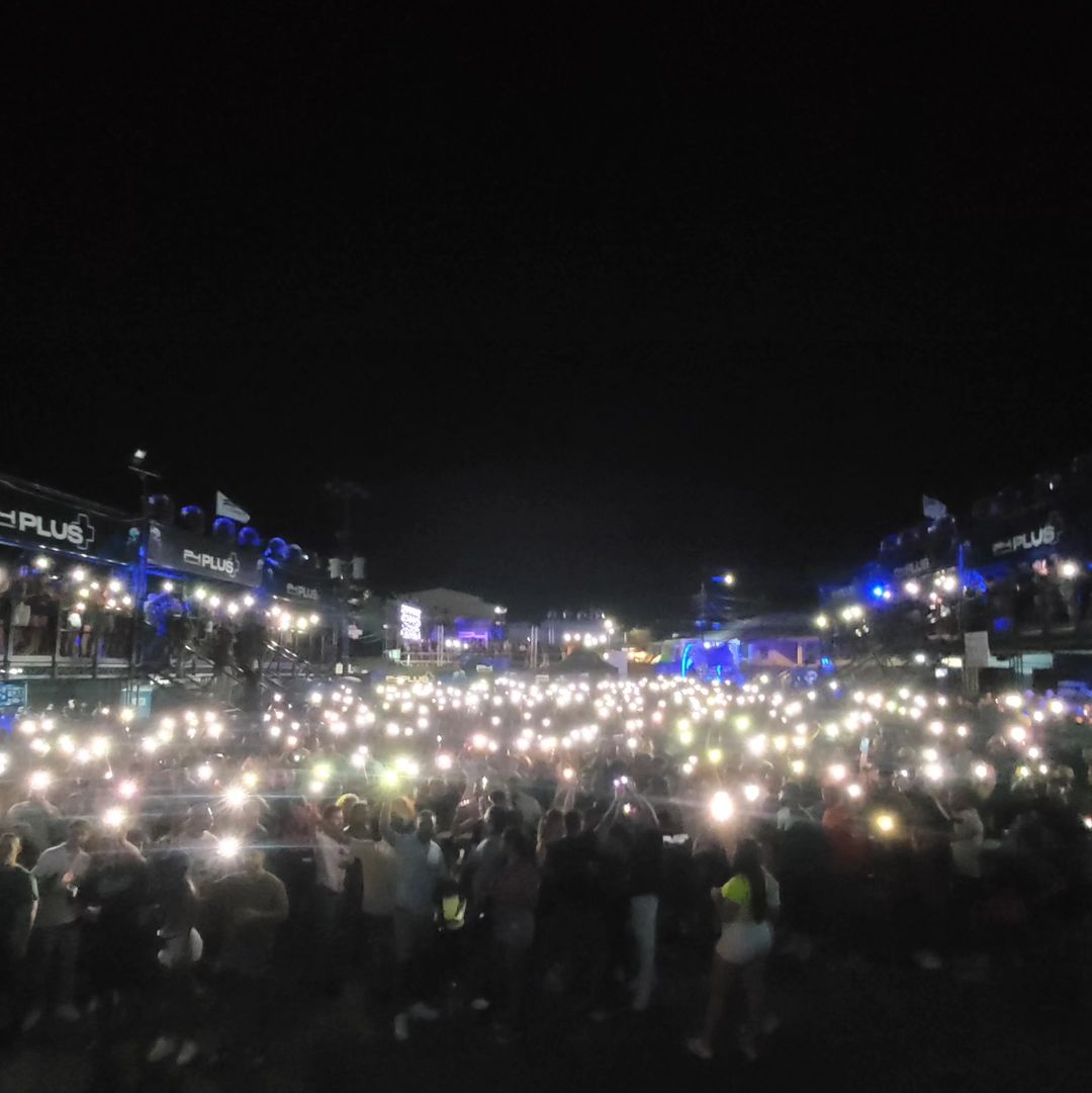 Impresionante homenaje a <a href="/RoloComando/">Rolo De Leon</a> en el <a href="/PhPubHerrerano/">PH Pub Herrerano</a> tras su fallecimiento antes de iniciar los carnavales 2024. Siempre será recordado...!! GRACIAS POR TODO ROLO!!

📸 <a href="/DJRockPanama/">IG:DjRocKPanama</a> 
💙😩🕊