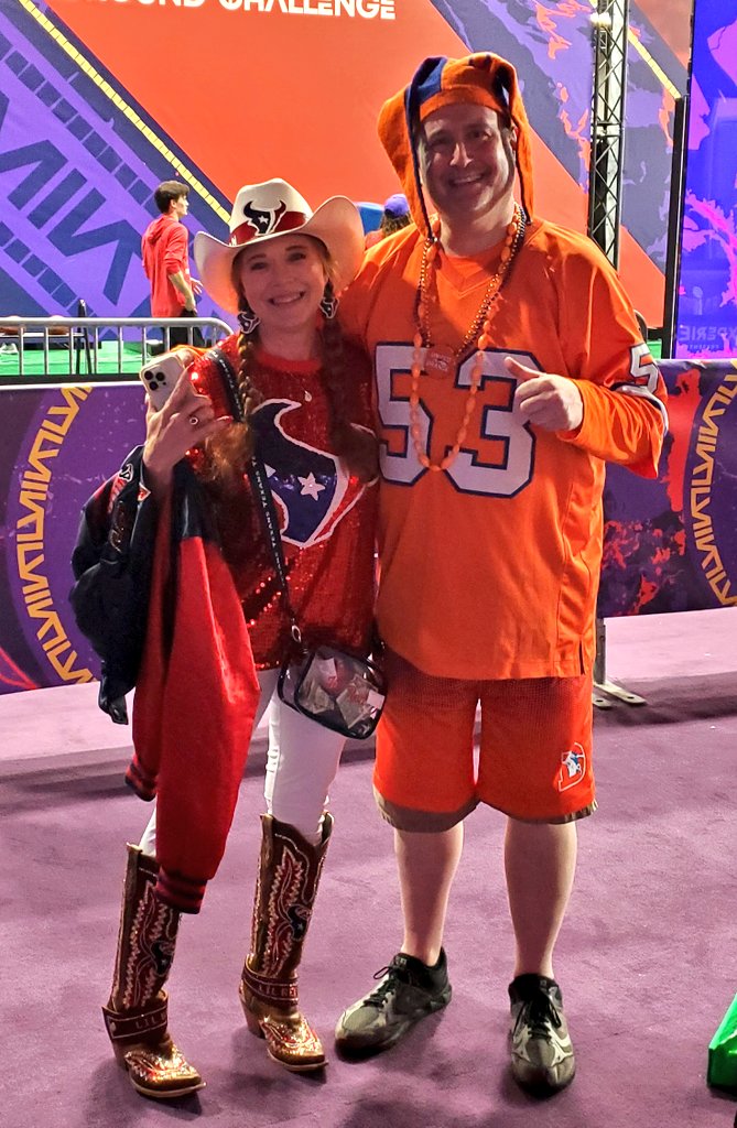 ronNcaphill's tweet photo. @debbiethetexan Thank you, quite the long journey - backatcha for Andre!
Excited for #WeAreTexans - with your 1st #PFHOF-er. Realize how much this means to y'all post-Oilera.
PS Met your fellow #Texans superfan friend Pamela at #SBExperience the other day. Did a double-take for obvious reasons https://t.co/HTbnskGelF