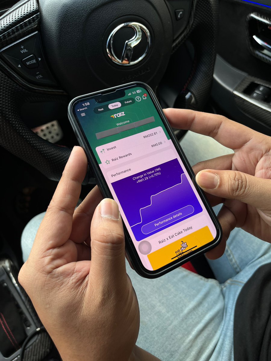AkeemSharyzal's tweet photo. Ramai sebenarnya yang taktau lagi pasal apps ni, aku buat bodo je tau tau duit ada masuk dekat dalam ni.

RM200 lebih ni boleh la jadi angpau walaupun takda sape nak bagi kan hahaha. Jom aku ajar! https://t.co/LPsMgS9RsL