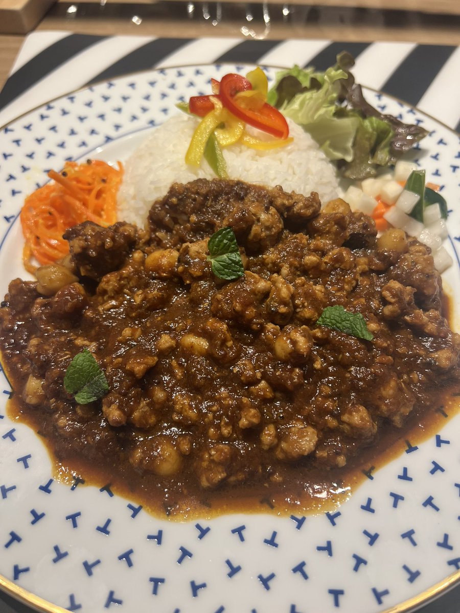 yas_bowie's tweet photo. 旦過の火事で移転した店に🍛流石！ https://t.co/Yt2MMFrG2s