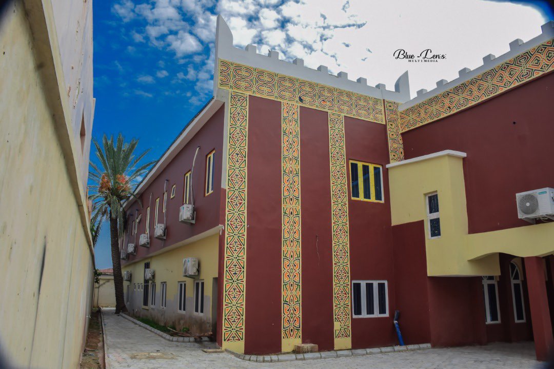 KanoChronicle's tweet photo. Gidan Shettima; the office of the Kano Council of Emirs has undergone an extensive renovation in a Hausa-styled Architectural setup. 

Hausa architecture is perhaps one of the most beautiful aspects of Hausa culture and civilization. https://t.co/ZGiZwsLY2q