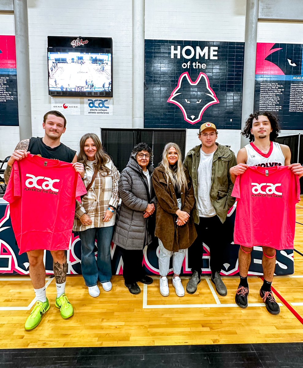 NWP_Wolves's tweet image. 🐺🏀 MBB | #NWPWolves 🔛🔝 

Men’s Basketball takes the win 87-66 over the @AmbroseLions. Player of the Game presented by Wolves Alumni, Kirk Testawitch and his family ⤵️

🐺 #7 Daniel Zandbergen 
🦁 #9 Hunter Snyder 

#WolvesPride #ACACsport
