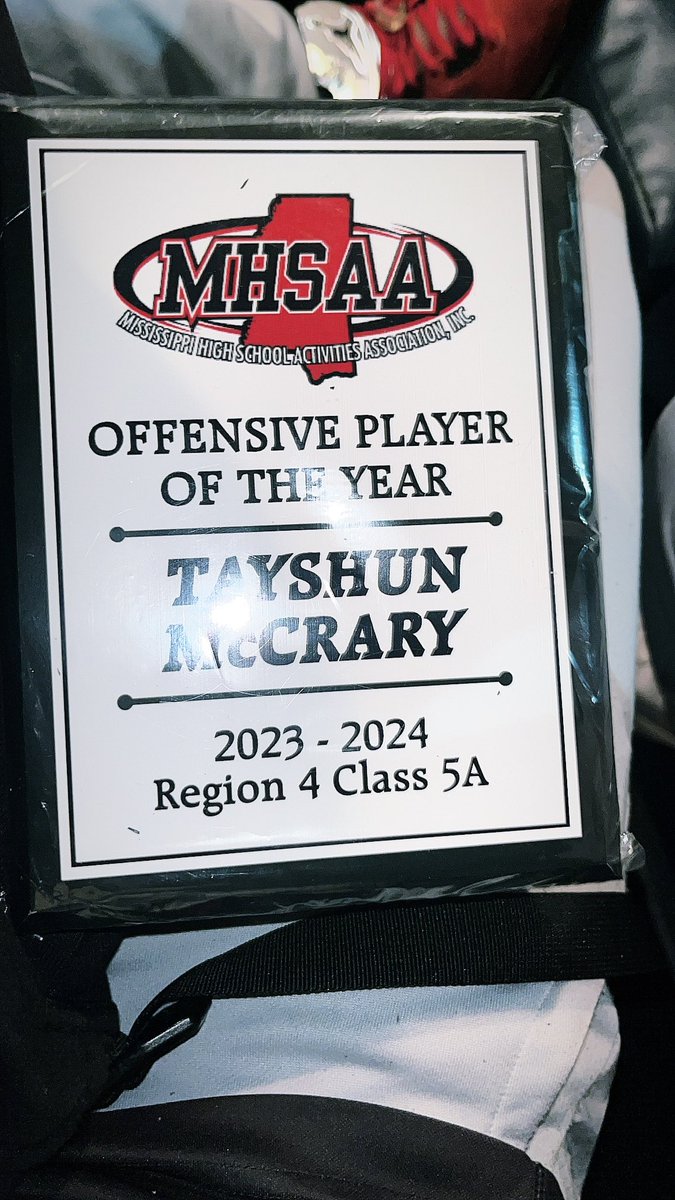 tmccray2025's tweet photo. offensive player of the year. @Coach_DWil @CoachJordan_EC @CoachKLaw @CoachOMiller @Only1CoachDell @CoachJRug https://t.co/UEQL5XP54v