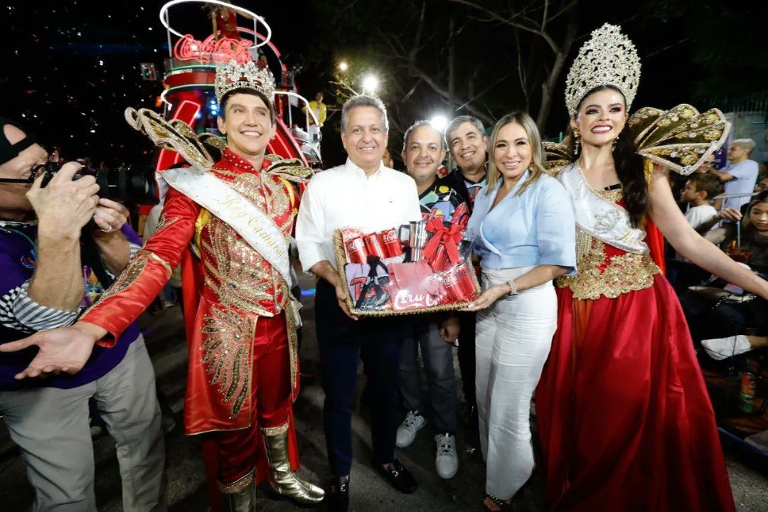 alexruzcastro's tweet photo. 🎊¡Qué gran #ViernesDeCorso hemos vivido en #CiudadCarnaval! Con mucha alegría, diversión y seguridad disfrutamos del primer desfile del #CarnavalDeMérida2024. 🎭... (1/2) https://t.co/54nTnvulL9
