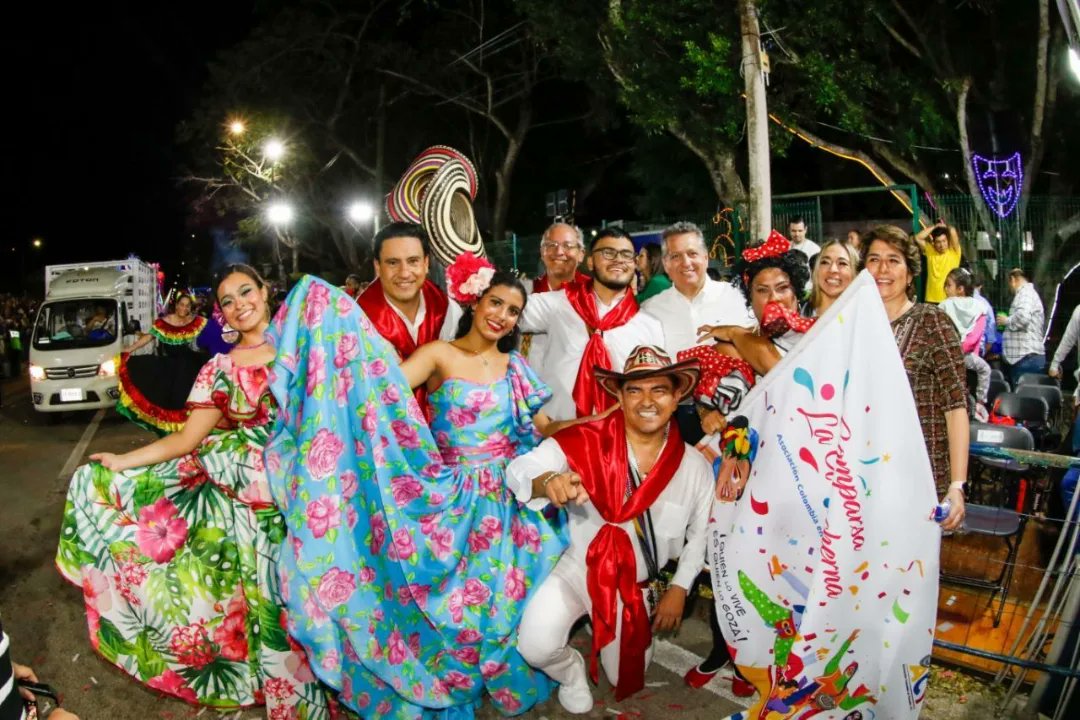 alexruzcastro's tweet photo. 🎊¡Qué gran #ViernesDeCorso hemos vivido en #CiudadCarnaval! Con mucha alegría, diversión y seguridad disfrutamos del primer desfile del #CarnavalDeMérida2024. 🎭... (1/2) https://t.co/54nTnvulL9