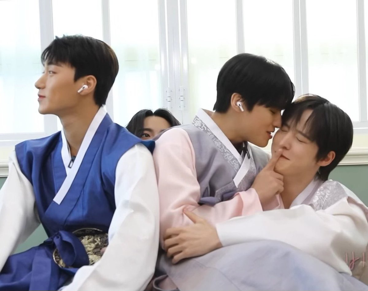 seonghwaster tweet picture