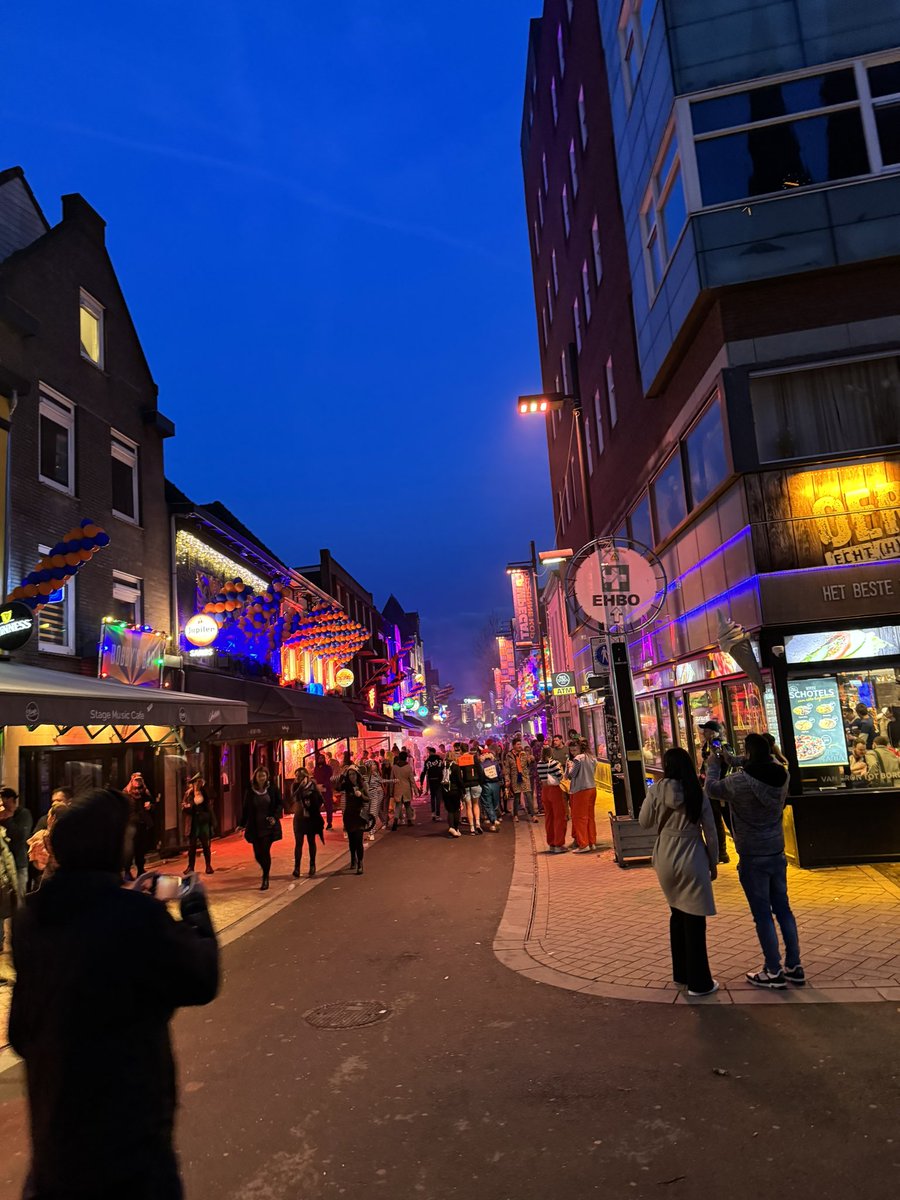 Carnaval is 🔥 gestart met #3uurkes in #Eindhoven met top gasten zoals <a href="/feestteam/">F E E S T T E A M ©</a> 🤡 
Eindhoven tot over een week of 6 #PSV 👍