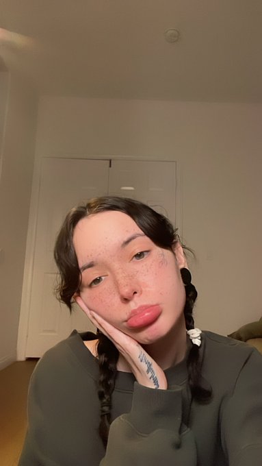 My face when i don&rsquo;t cam for a month and everyone forgets about me https://t.co/e2yFjMqPaO<a href="/tag/mvsales"class="tags"><span>#mvsales</span></a>