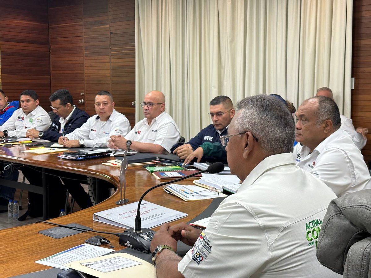 minenergia_ve's tweet photo. #EsNoticia || G/J @NestorLReverol lideró un directorio ampliado con los Gerentes Territoriales de @CorpoelecInfo, el presidente de la Estatal eléctrica, @BetancourtG_JL y viceministros del #Mppee
#CarnavalesFelices https://t.co/eQDrehWIg1
