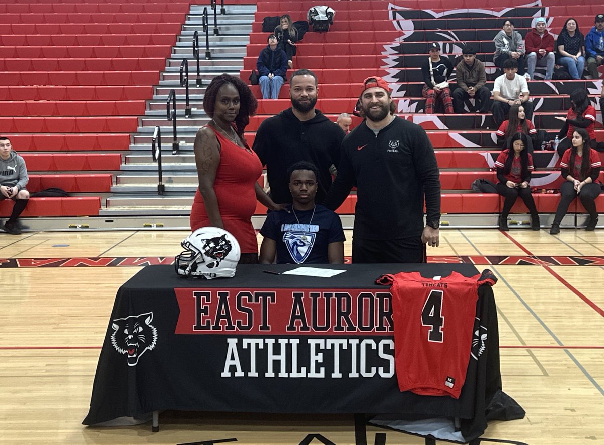 EATomcats's tweet photo. SIGNING ALERT - Congrats to Ken Cooley on his commitment to Upper Iowa University to play football next year.  Well deserved and earned.  Make us proud at the next level.  #EArnedIt #WhosNext @TomcatStrength @RickArmstrong28 https://t.co/IovaEdp9ZX