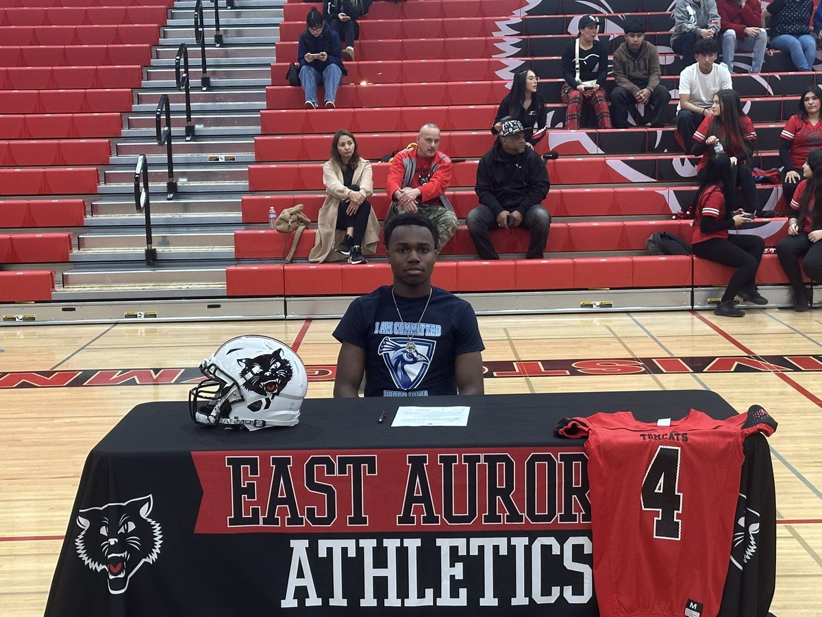 EATomcats's tweet photo. SIGNING ALERT - Congrats to Ken Cooley on his commitment to Upper Iowa University to play football next year.  Well deserved and earned.  Make us proud at the next level.  #EArnedIt #WhosNext @TomcatStrength @RickArmstrong28 https://t.co/IovaEdp9ZX