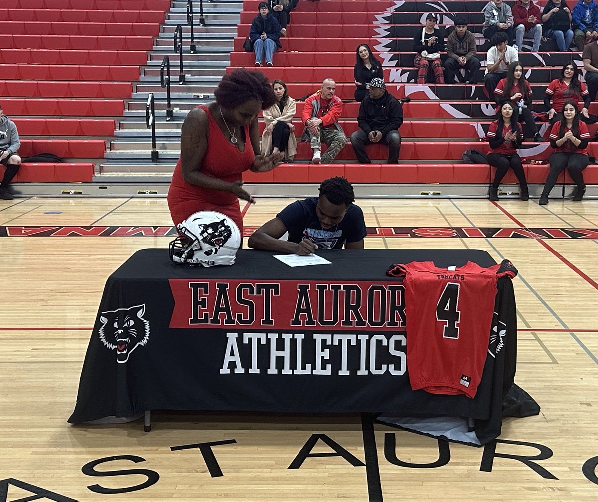 EATomcats's tweet photo. SIGNING ALERT - Congrats to Ken Cooley on his commitment to Upper Iowa University to play football next year.  Well deserved and earned.  Make us proud at the next level.  #EArnedIt #WhosNext @TomcatStrength @RickArmstrong28 https://t.co/IovaEdp9ZX