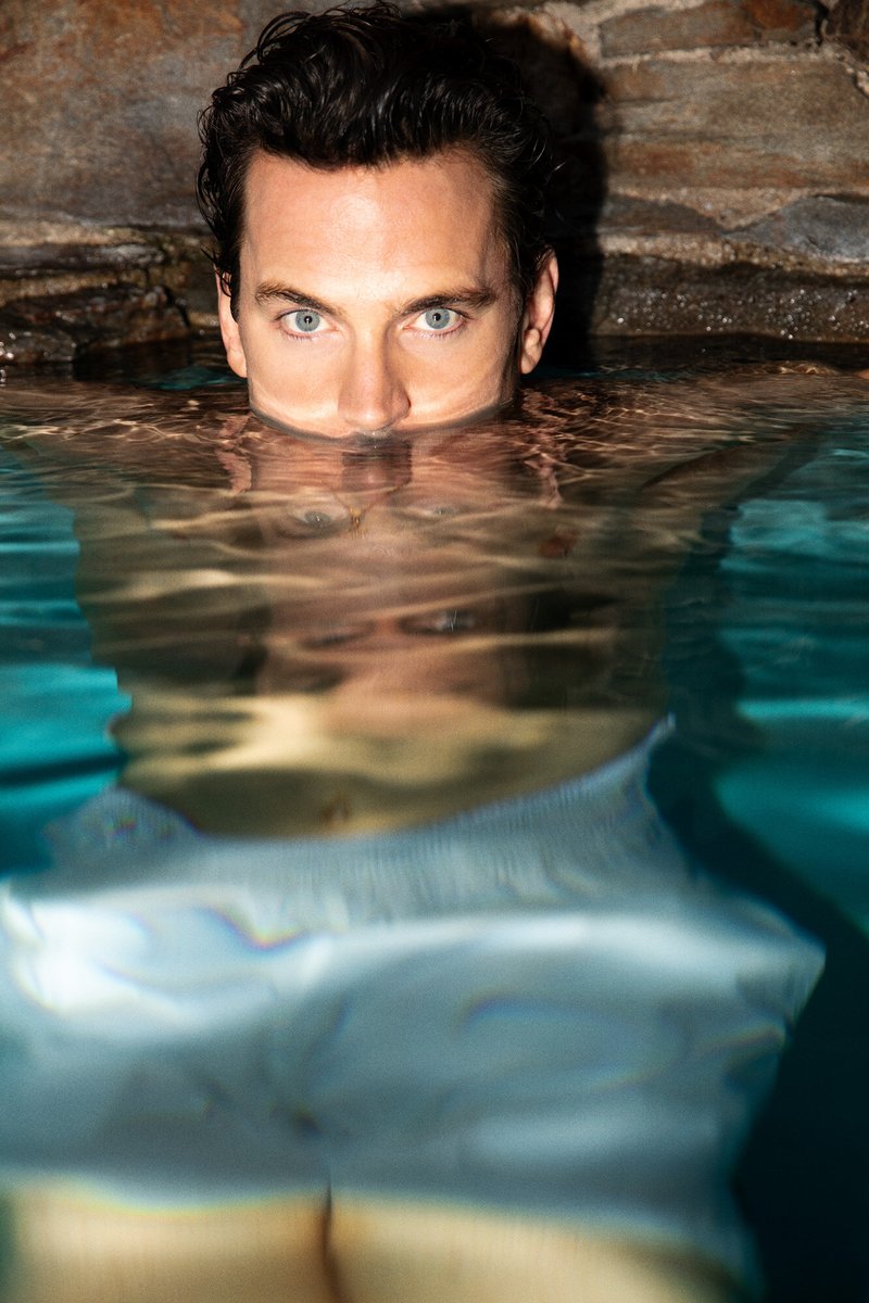 0hihello0's tweet image. 이 남자들 휴양지에서 운명적으로 만나서 꽁냥꽁냥 연애하는 로코물 만들어주세요
@론할아버지 @로비아저씨
홀로 힐링하러 왔다가 산호초 만들기 2인1조 짝 돼서 같이 손으로 꼬물꼬물 매듭짓고 서로 손가락도 스치고 그렇게 찌릿찌릿 시작되는🤭
#MattyMo Matt Bomer #JonnyB Jonathan Bailey