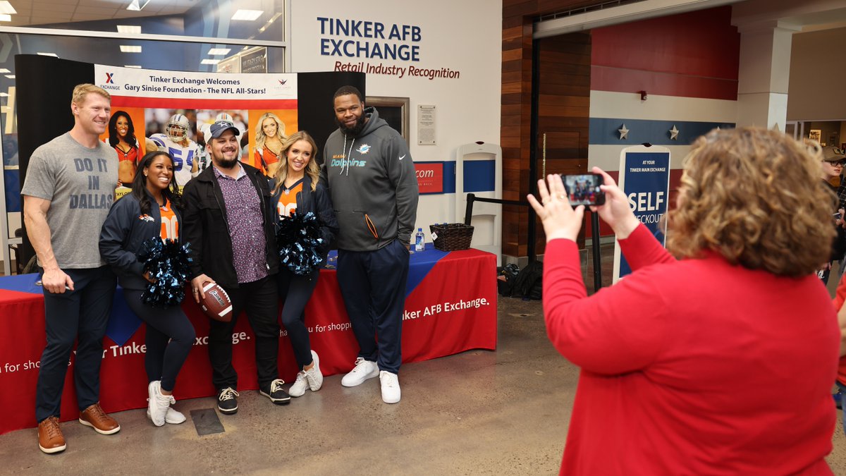 Let’s hear it for @GarySiniseFound, helping bring Dallas Cowboys Alumni @Bcarp3, Miami Dolphins Alumni Vernon Carey and Denver Broncos Cheerleaders Taylor and Zoe to #TeamTinker! The NFL All-Stars stopped by @ExchangeTinker, 552nd ACW, and Youth Center.