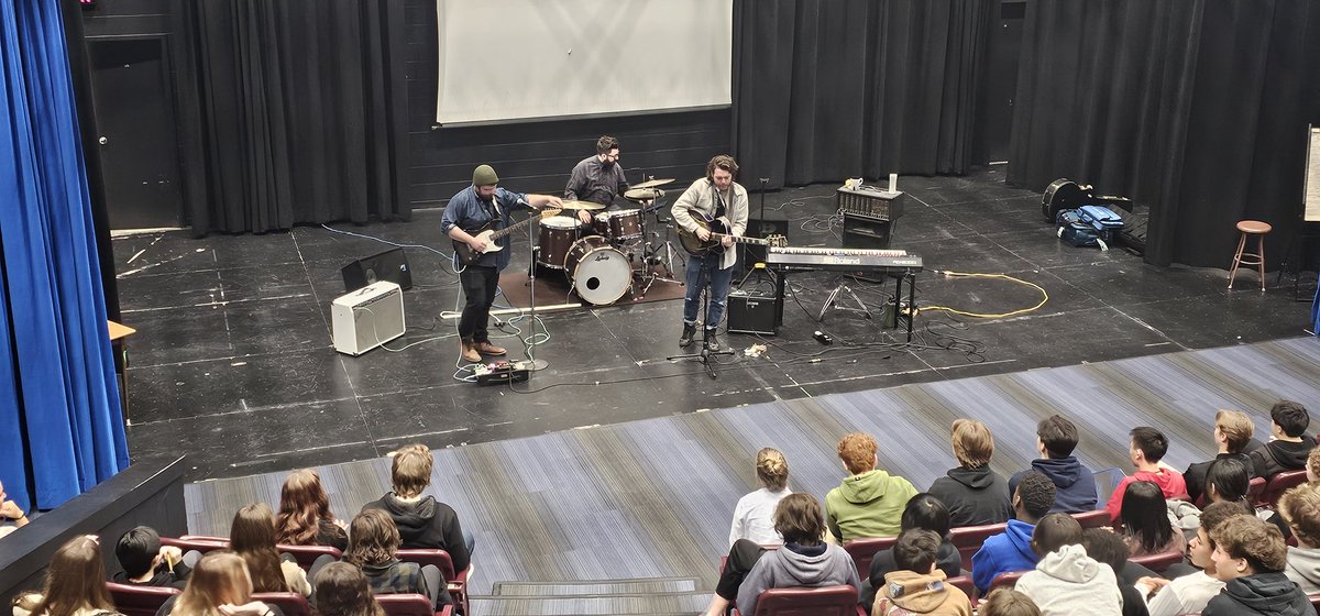 Merci à <a href="/EtienneFletcher/">Étienne Fletcher</a> pour son excellente performance et son excellent message à notre élèves <a href="/millerfrimm/">@MillerFrImm</a>.