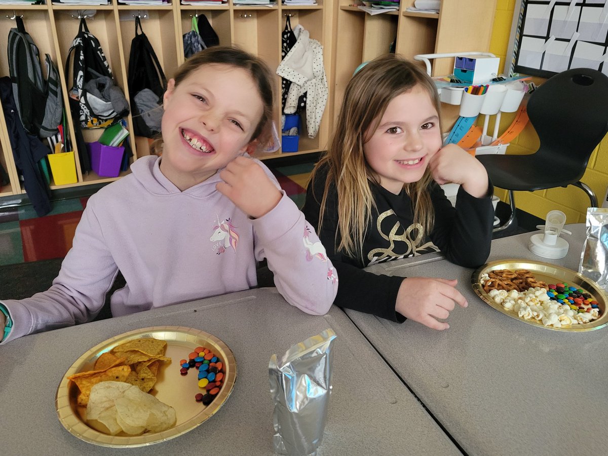 MrsWord30's tweet photo. We had a blast at our Super Bowl party today! We made score predictions, added game scores, played flick football, and-most importantly-enjoyed some snacks!
#otsegoknights https://t.co/ZlXioPaoko