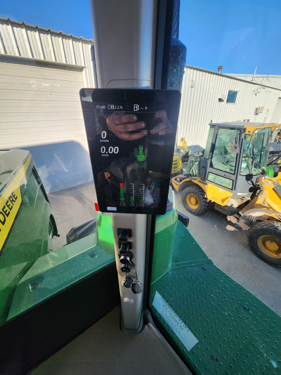 Had a set up to do today on a new 9RX 590 with the new Gen 5 display and the updated corner post display. Ask your local @JohnDeere or @sloanimplement dealer for details!