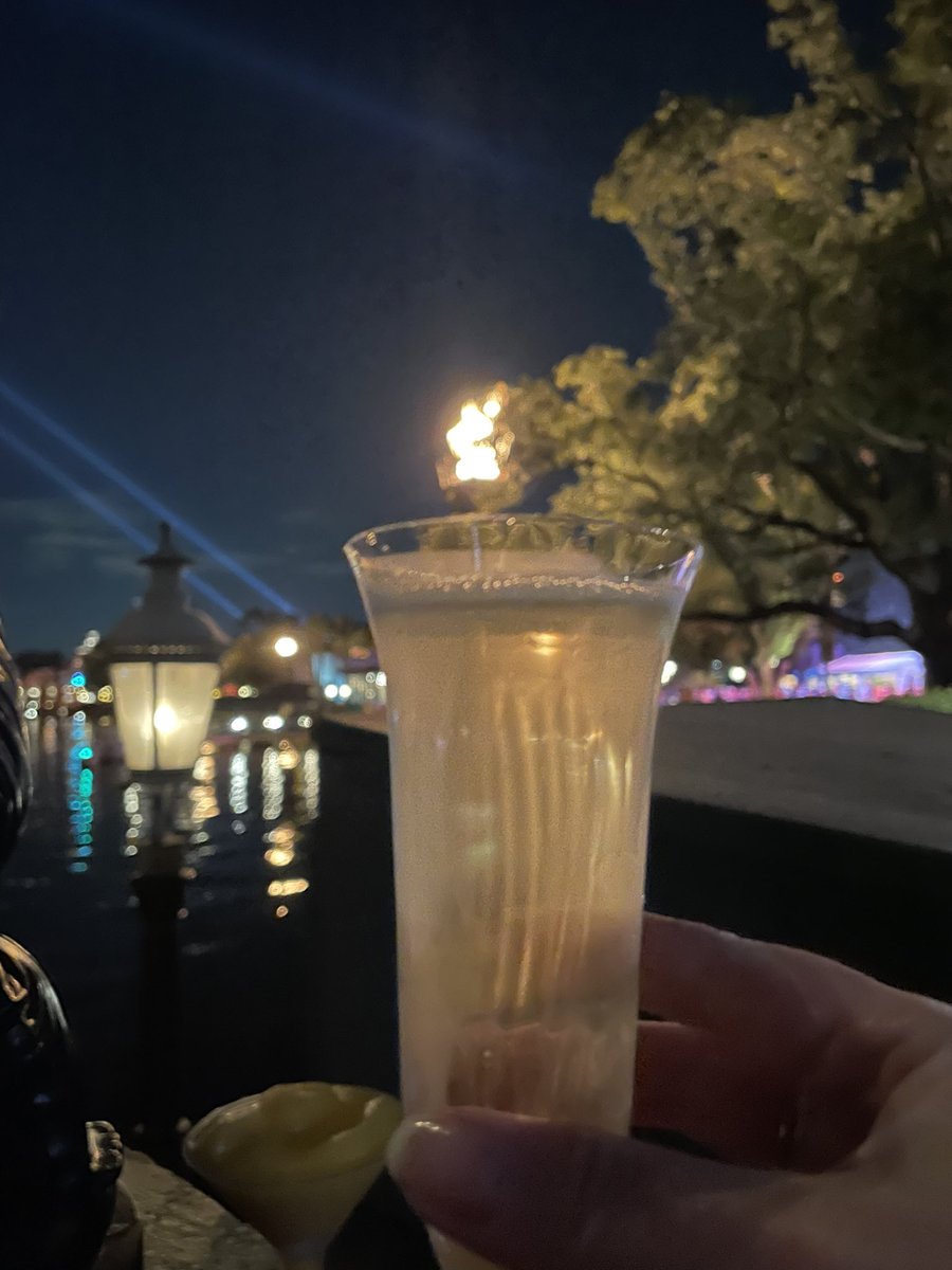 FieroFun's tweet image. Cheers for #Luminous at #Epcot can’t wait!! #disney #funfiero
