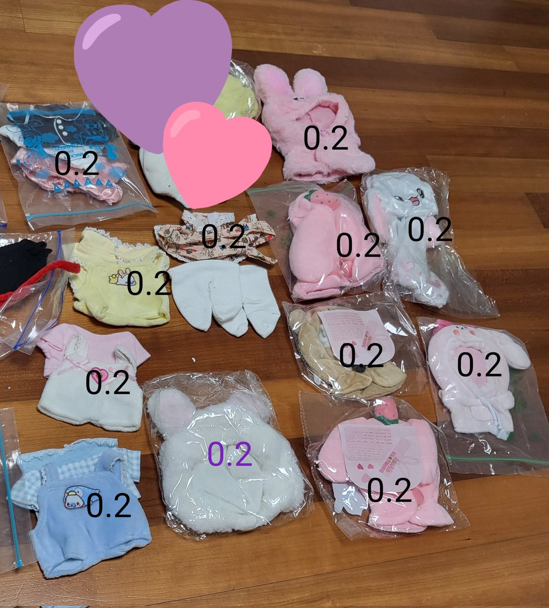 솜뭉치들 옷 정리중
옷도 소품도 너무 많아서 조금 정리했어요 (안떠남ㅋ)
다 한번씩 입고 새것들도 많아요 
완전 싸다싸 한번에 다 가지고 가시면 택비 반 부담할게요 아님 택비 0.4

#인형옷 #인형소품 #인형옷양도