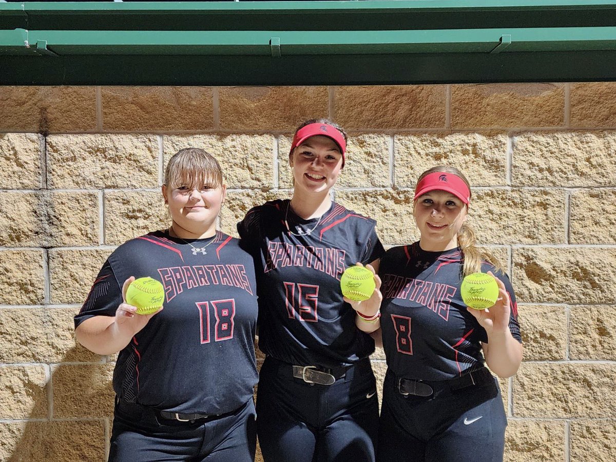 🔥💣💣💣🔥
Nothing like a little 3 💣 night for your Spartans, courtesy of Kami, Kylie, and Lana!