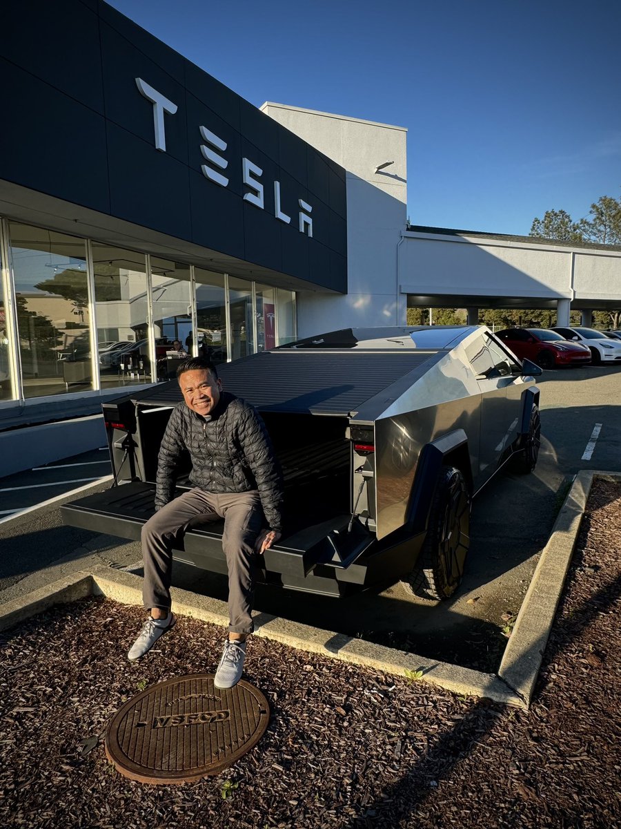 TeslaOwnersEBay's tweet image. Congratulations to our club Prez @SeasonedTech #HellaTeslas 🫡