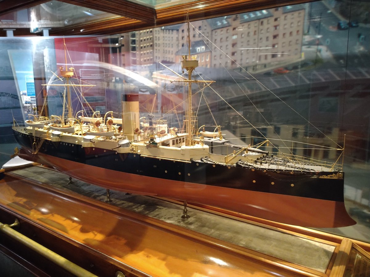 JuraHiko's tweet photo. 出張先の街にあった博物館で明治帝国海軍艦の模型を発見！しかも初瀬、浪速/高千穂、吉野、と有名どころが勢揃い。
なんでも近くの造船所で造ったそうな。知らんかった。 https://t.co/VZthQRHJxv