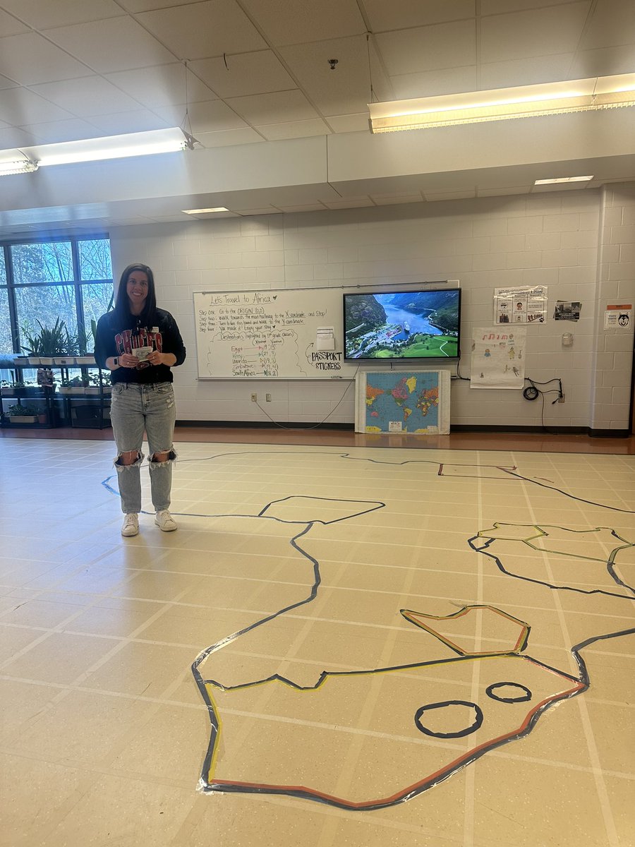A_MinearAHL's tweet photo. The former math teacher turned instructional mentor in her element. @mserinthompson 👏🏻 #SMSrocks #TrustyHuskies #CPSbest https://t.co/ktuJyYWga8