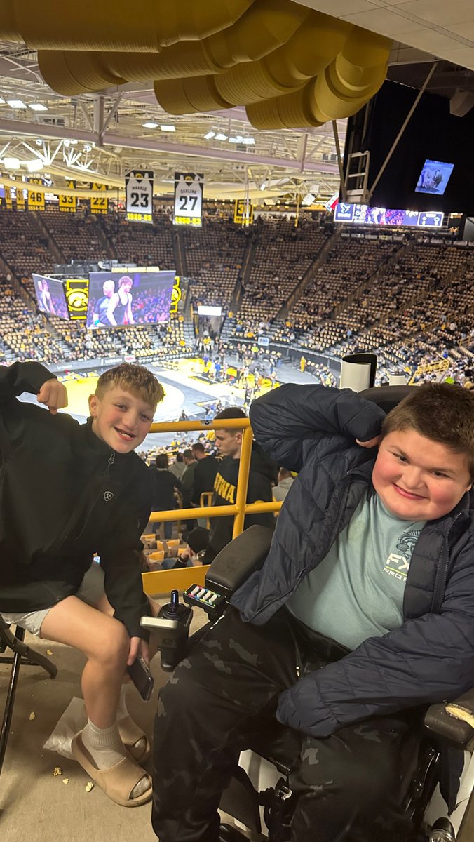 MomYonk's tweet photo. #FightForIowa # GoHawks https://t.co/Ut9XlGk7V0