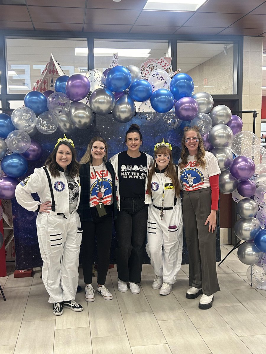anders_miss's tweet photo. Our school dance was out of this world 🚀💫🪐 https://t.co/Jhnj2UGufY