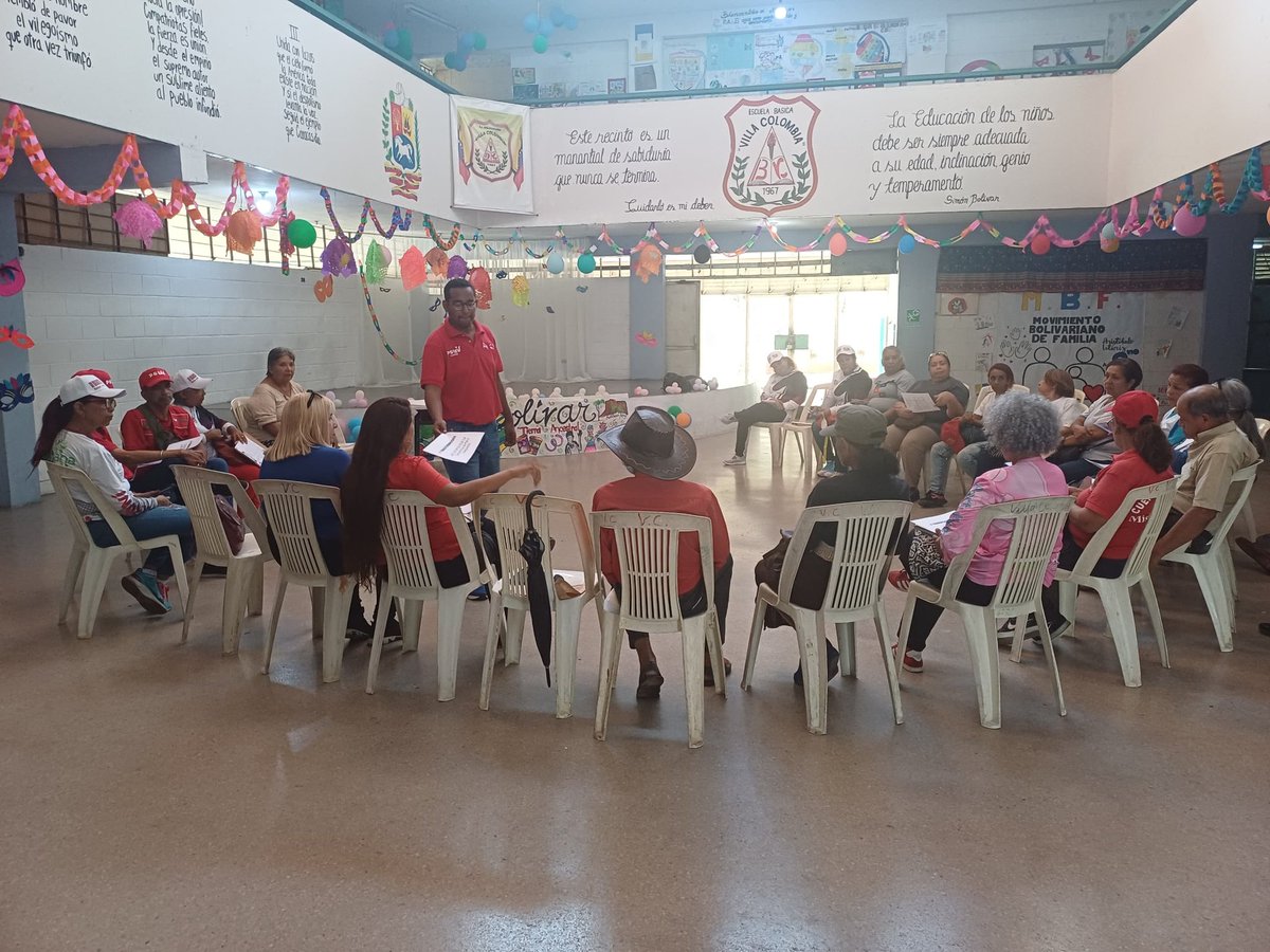 sgustavo938's tweet photo. #ULTIMAHORA  Nuestro pueblo en Movimiento, sigue debatiendo las 7 Transformaciones 2025-2030. Seguimos Preparándonos para las grandes Victorias con Nuestro Presidente @NicolasMaduro 
@amarcanopsuv @OviedoPSUV
#NosotrosVenceremos
#Venezuela 
#TiburonesDeLaGuaira https://t.co/ph8H7nysd8