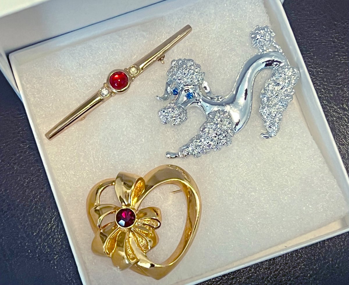 VINTAGE DESIGNER BROOCH LOT 3 Pins #Poodle #ValentineHeart Bar Signed Avon #Gerrys FREE SHP

#VINTAGE #designerjewelry #jewelrylot #brooches #giftidea #valentinesdaygifts #avon #parklane #vintagebrooches #brooch #broochstyle #ebayfinds #gifts 

 ebay.com/itm/2666660362… #eBay