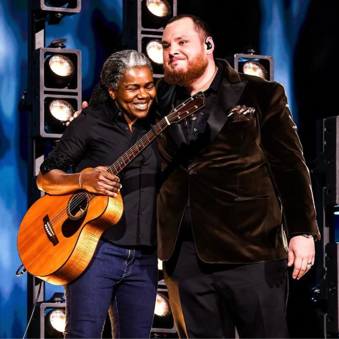 The kindest words from <a href="/lukecombs/">Luke Combs 🎤</a> : « What an unreal Grammy week to say the least. There were so many laughs, tears, hugs, and cheers that it almost doesn’t seem real (…) When it comes to the performance it’s still hard to process how amazing it really was to be up there on that