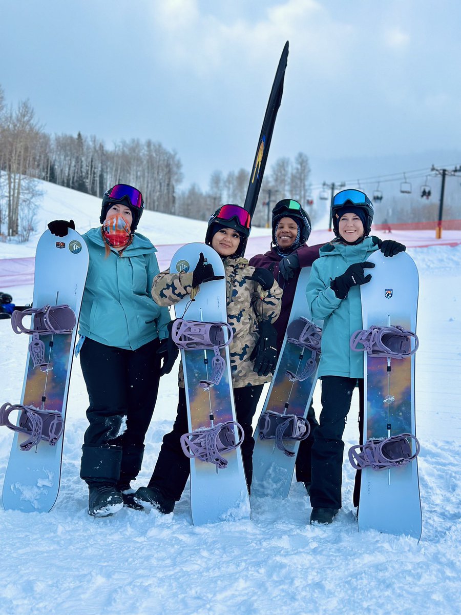 Look at these faces!! We have four new lady vet snowboarders in the family! 

#tkef #tkefclinics #ladyvets #womenveteransnowboarding #healingonamountain #womenveterans #snowboarding