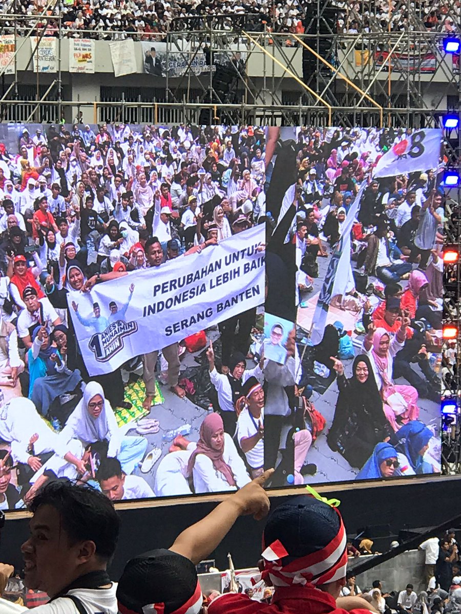 RNaaliMaliki's tweet photo. Hari ini di JIS menggambarkan Rayat Sudah banyak yang pinter dan berjuang untuk PERUBAHAN 
Semangat NEGRI ini milik kita semua ... MERDEKA.... https://t.co/NafoJHfKCI