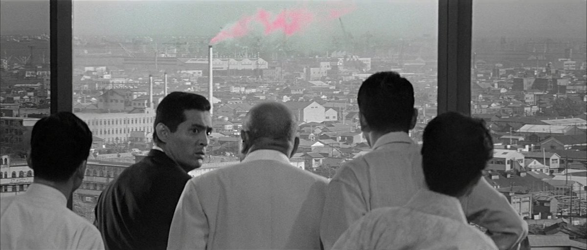 14_kaiju's tweet photo. Yamazaki suggested leaving the blue of Godzilla's atomic breath for 'Minus Color', similar to how Akira Kurosawa's 1963 black-and-white film 'High and Low' features red smoke in one scene.

The rest of the team, however, vetoed his idea in favor of making it entirely monochrome. https://t.co/86kBXyrYbf