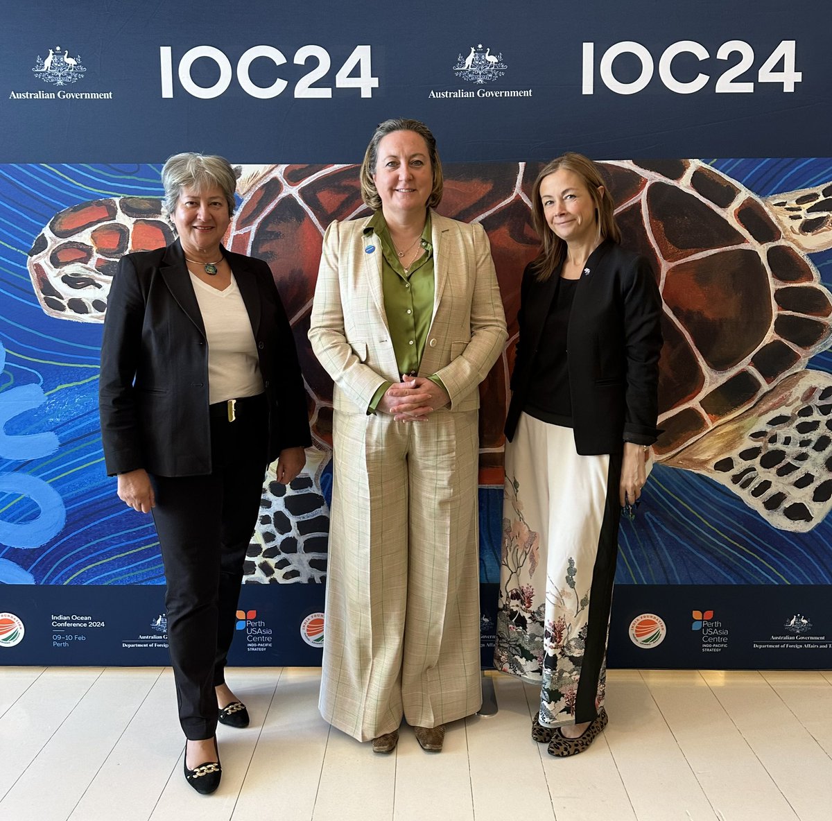 ukinaustralia's tweet photo. #IOC24 Day 2 begins with Foreign Ministers @SenatorWong 🇦🇺 and @DrSJaishankar 🇮🇳 discussing working together on shared challenges.

🇬🇧 Minister for the Indo-Pacific @AnnieTrev, High Commissioner @VickiTreadell, and WA Consul General @MariaRennie7 are representing the UK in Perth. https://t.co/hkyJZ9TrAH