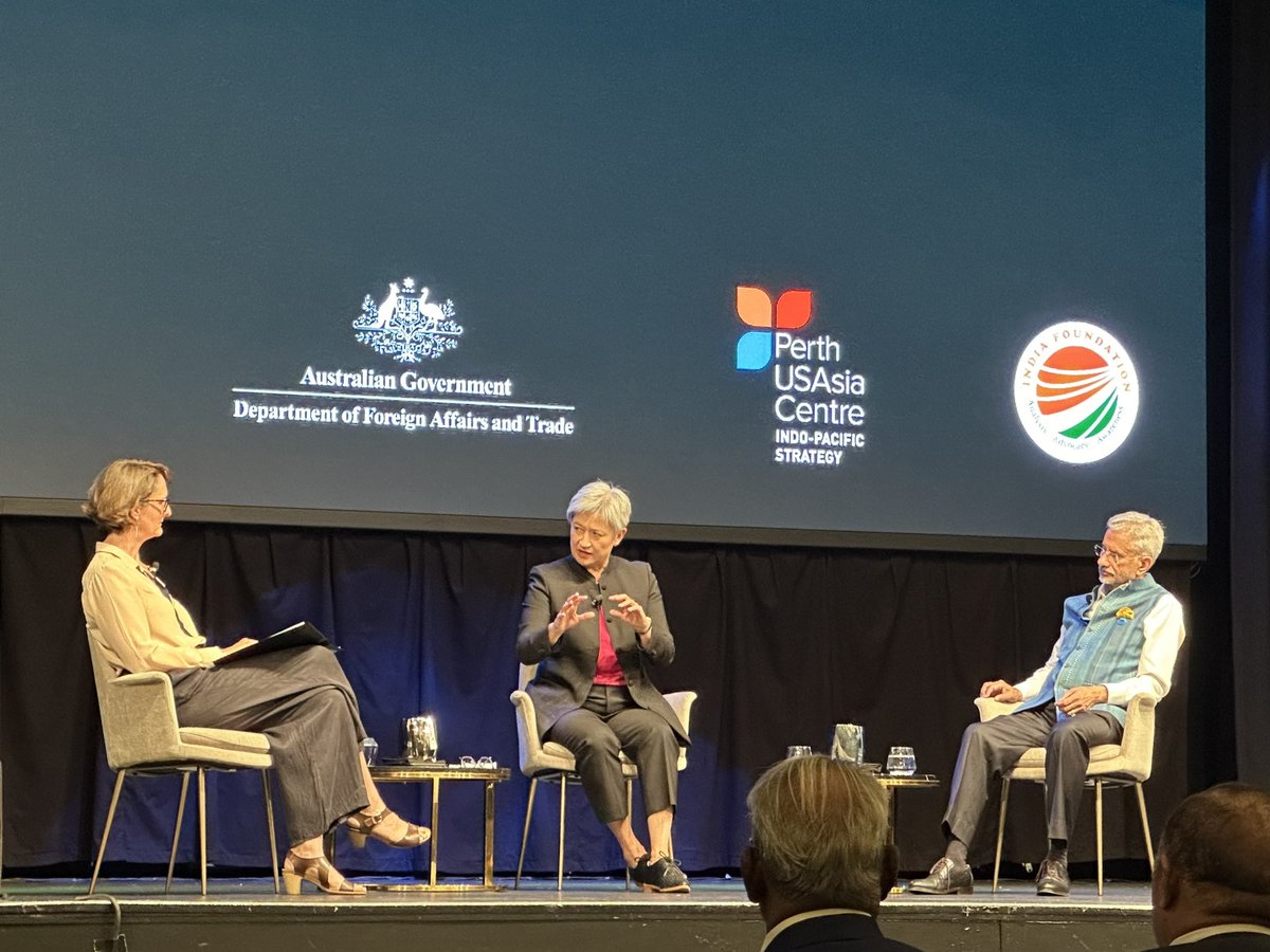 ukinaustralia's tweet photo. #IOC24 Day 2 begins with Foreign Ministers @SenatorWong 🇦🇺 and @DrSJaishankar 🇮🇳 discussing working together on shared challenges.

🇬🇧 Minister for the Indo-Pacific @AnnieTrev, High Commissioner @VickiTreadell, and WA Consul General @MariaRennie7 are representing the UK in Perth. https://t.co/hkyJZ9TrAH