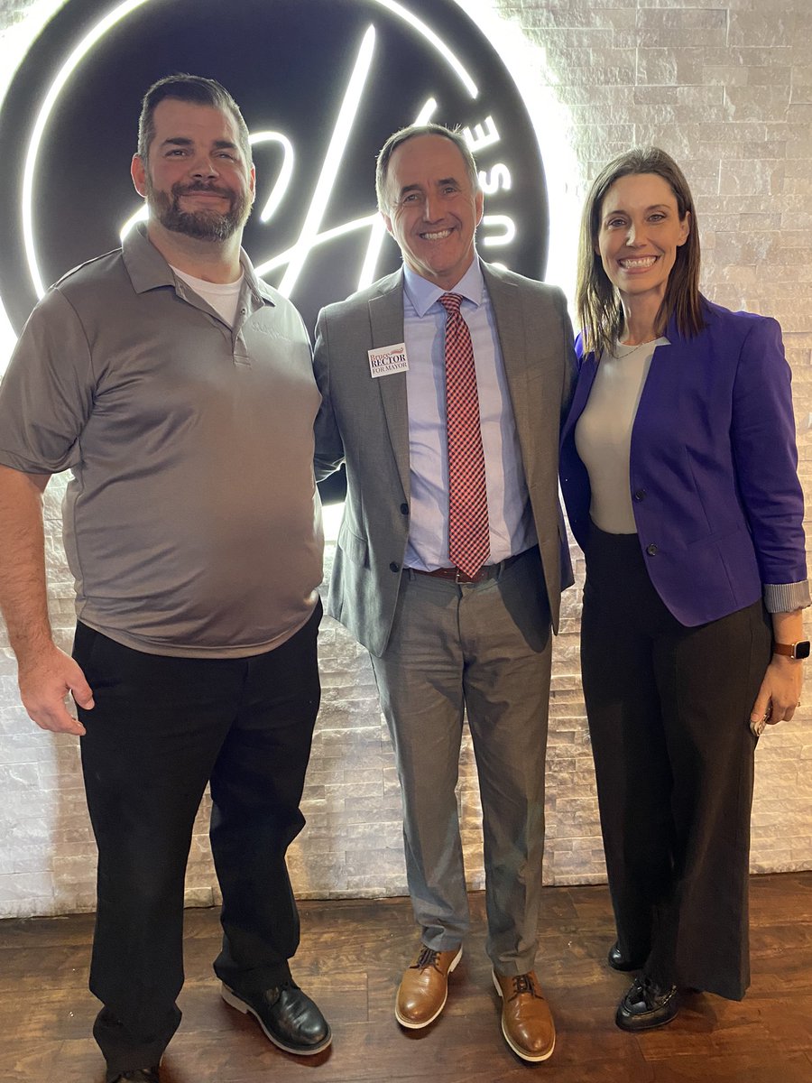 brucearector's tweet photo. Enjoyed visiting with Jeff and Allison Brown this week at the ribbon cut for Salt House Social. Congratulations to owner Anthony Caruso and the Browns on the Impressive renovation and great new vibe for this popular spot on Clearwater Beach. #clearwatershines #brucerectorformayor https://t.co/17ss51gUKl