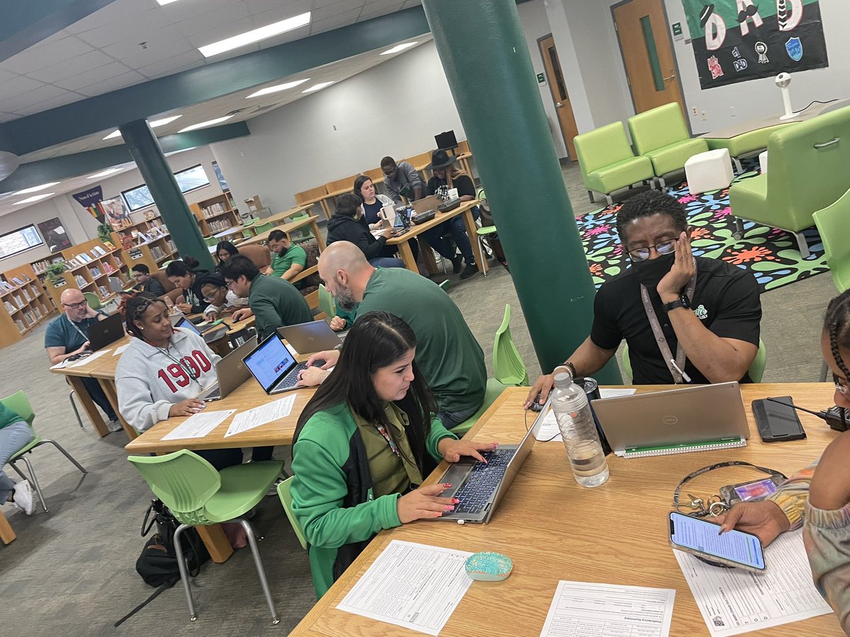Sra_Ibarra_'s tweet photo. We had draft day for our Redesigned 
 @IrvingBowie_MS Cub Connection RTI block. I am so thankful for our teachers fully investing in OUR students. High levels of learning for all students. #EveryDayEveryCub #LearningGrowingAchieving @SolutionTree @IHeartCKH @AVID4College https://t.co/07z5ml2Gm8
