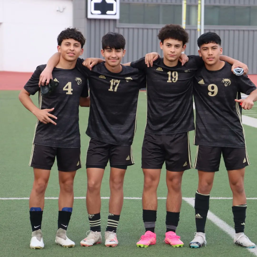 leevols_cte's tweet photo. ๐ Congratulations to the Edison boys soccer team for their thrilling 2-1 victory over Jefferson, securing the Tommy Cup! ๐โฝ๏ธ Way to go, team! #EdisonPride #SoccerChamps ๐ฅ https://t.co/pWy0YGWCPg