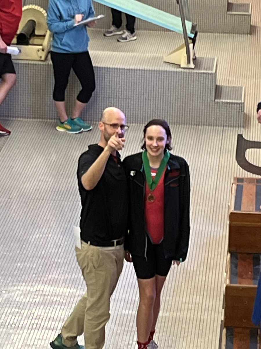 24KOP24's tweet photo. Very special moment as ‘Coach Dad’ awards Adelaide her medal earned by dropping 1.1 seconds from her lifetime best in the 100 fly. Also took home hardware for the IM relay and 200 free relay.  Could not be more proud all her hard work and grit 💪 Well done to all Warwick swimmers https://t.co/qlV4U8orba