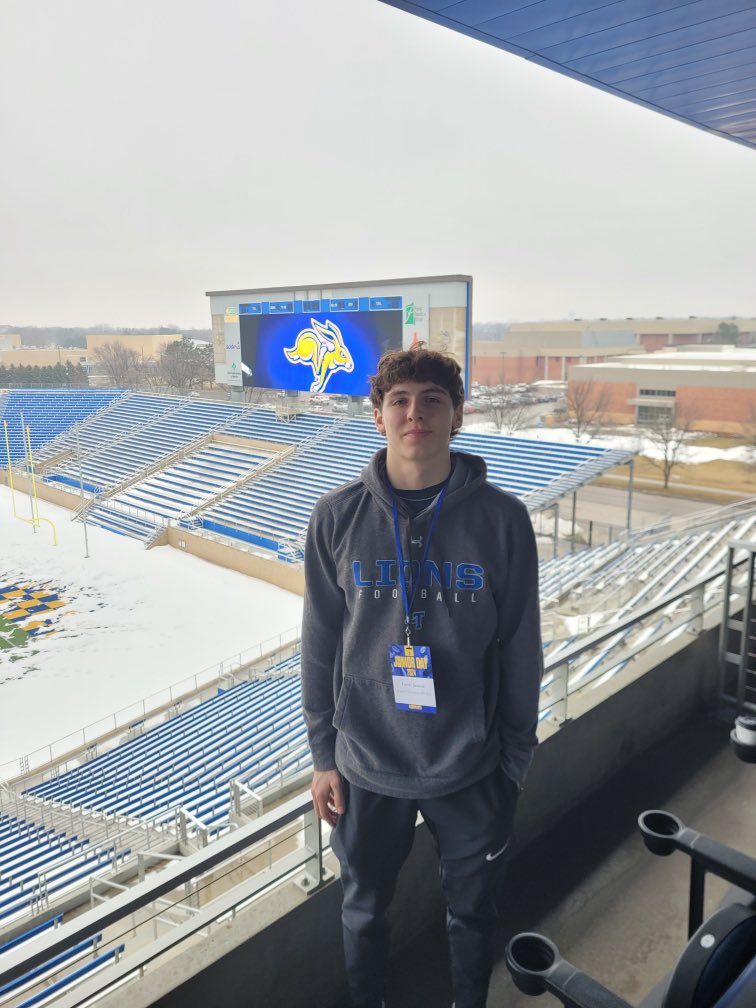 My family and I had a great time last weekend @GoJacksFB! Thank you to the great staff for having us out and we’re looking forward to being back!! @SDSURogers3 @J_Menage3 @Coach_MBanks24 @LyonsTwpFball @EDGYTIM @PrepRedzoneIL