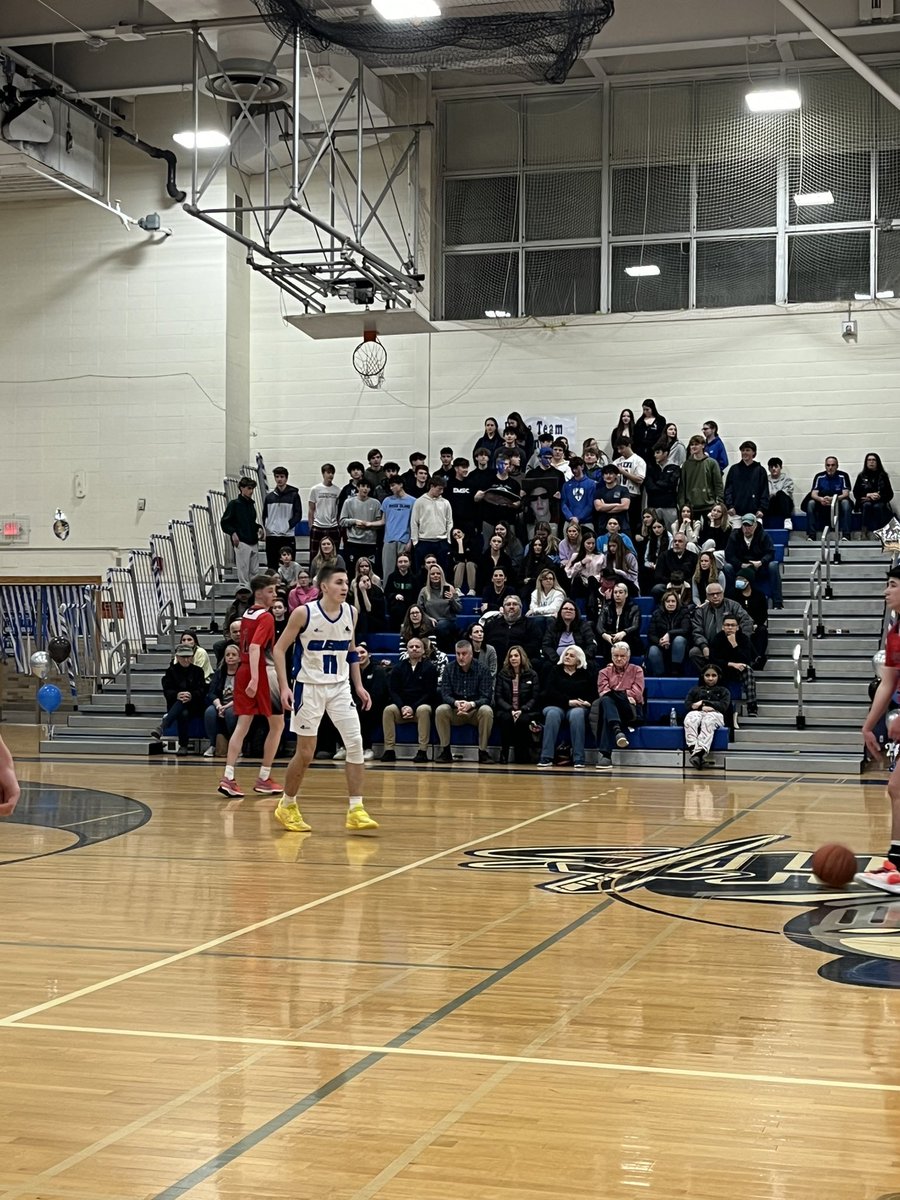 MrMikteaches's tweet photo. Great game tonight at the Castle! Student support last few games has been awesome! Keep it up for the playoffs! @JG_Athletics @glenn_bball #thanksfortheshoutout #hsbball #elwoodpride #sectionxi https://t.co/qRER1mdmm1