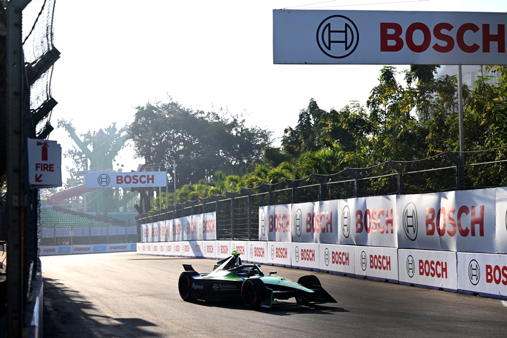 FormulaGledek's tweet photo. Harusnya hari ini #HyderabadEPrix ☹️

Cuma karena pemerintah setempat yang baru terpilih beda pandangan soal #FormulaE, jadinya batal deh. https://t.co/8RONB6UZr0